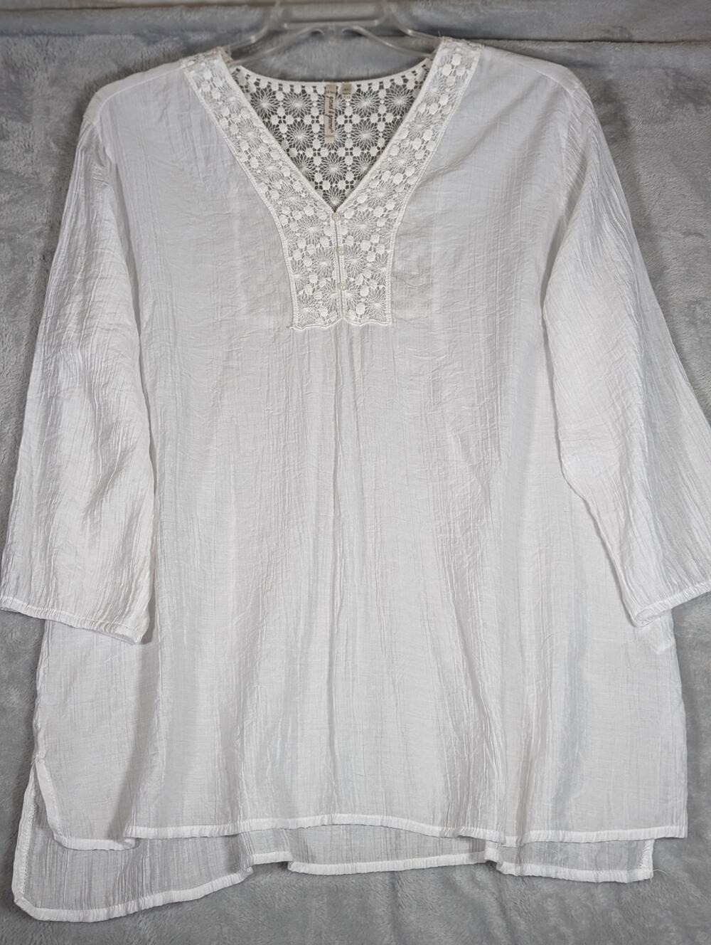 Grand and Green Tunic top XL Rayon/Nylon Bust 43" Len 28.5' Sleeves 3/4 19"Lace